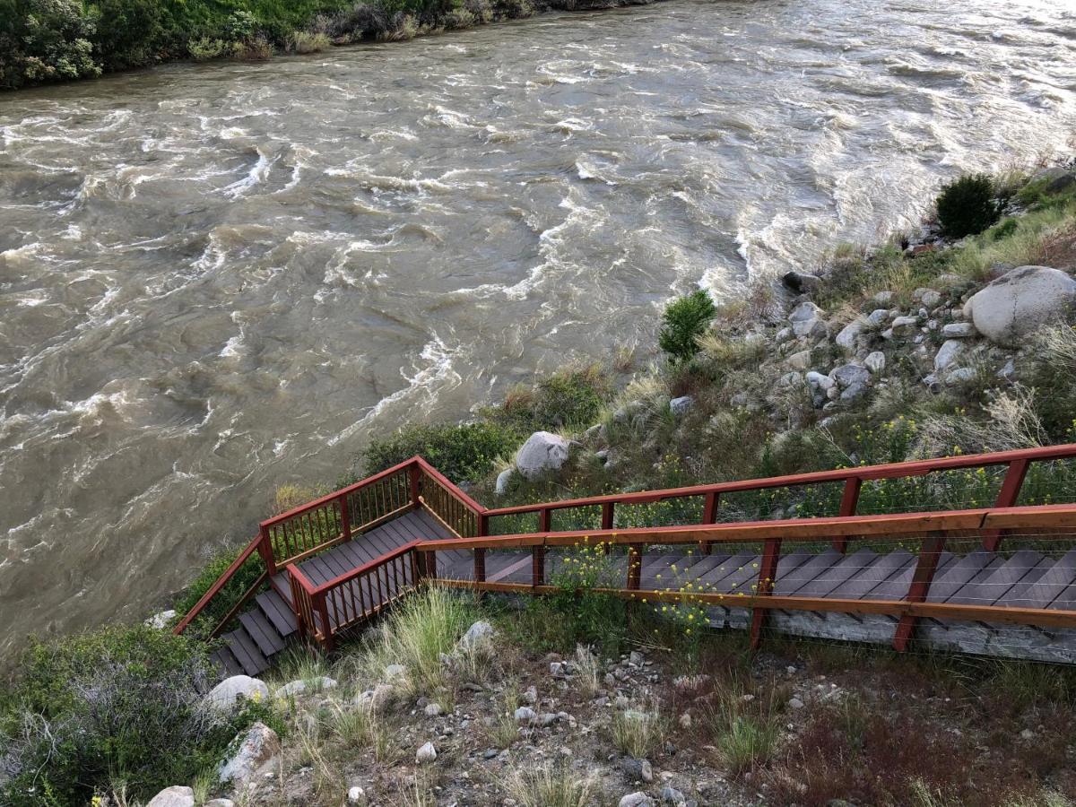 Yellowstone Riverside Cottages Гардинър Екстериор снимка