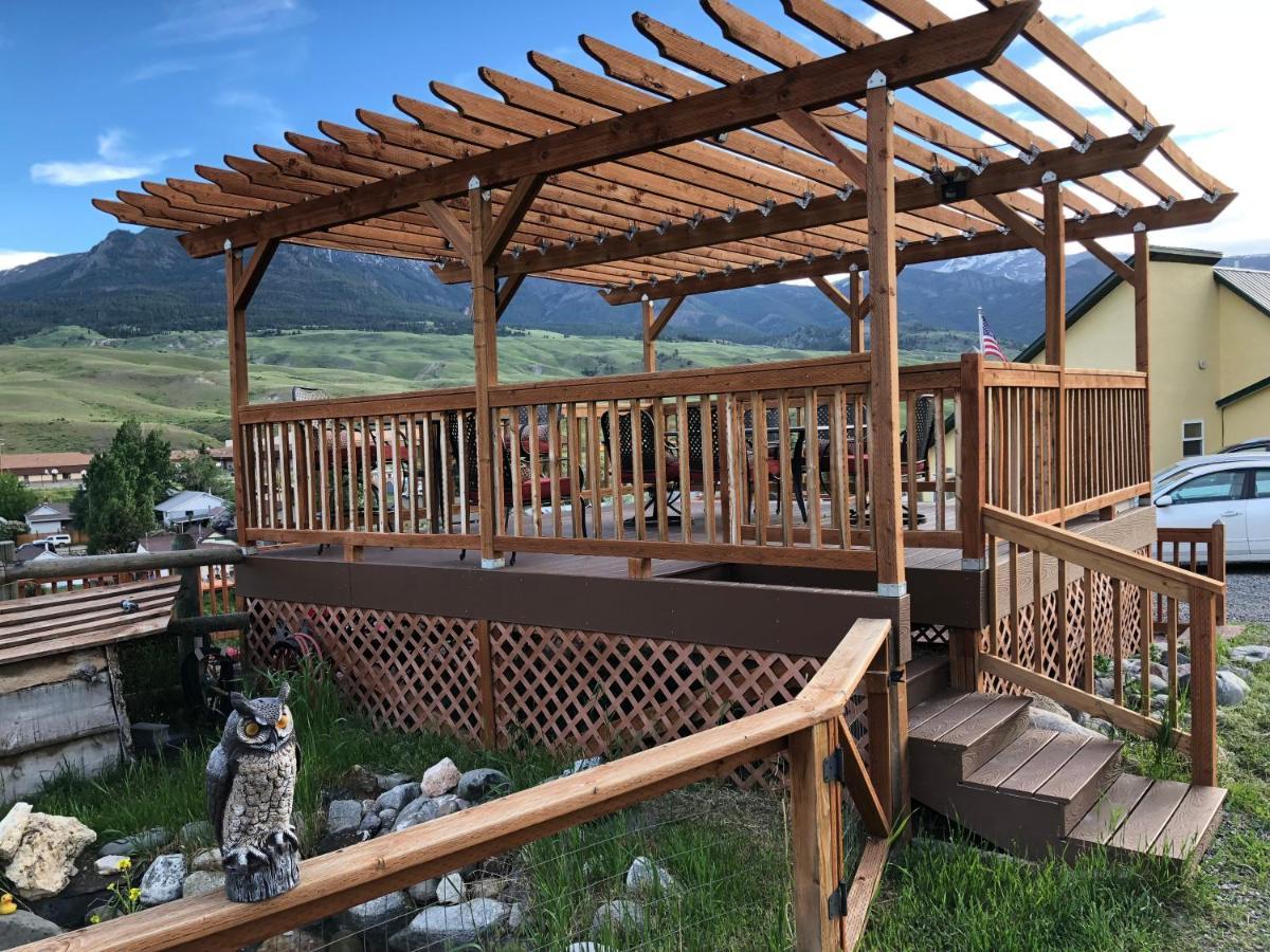 Yellowstone Riverside Cottages Гардинър Екстериор снимка