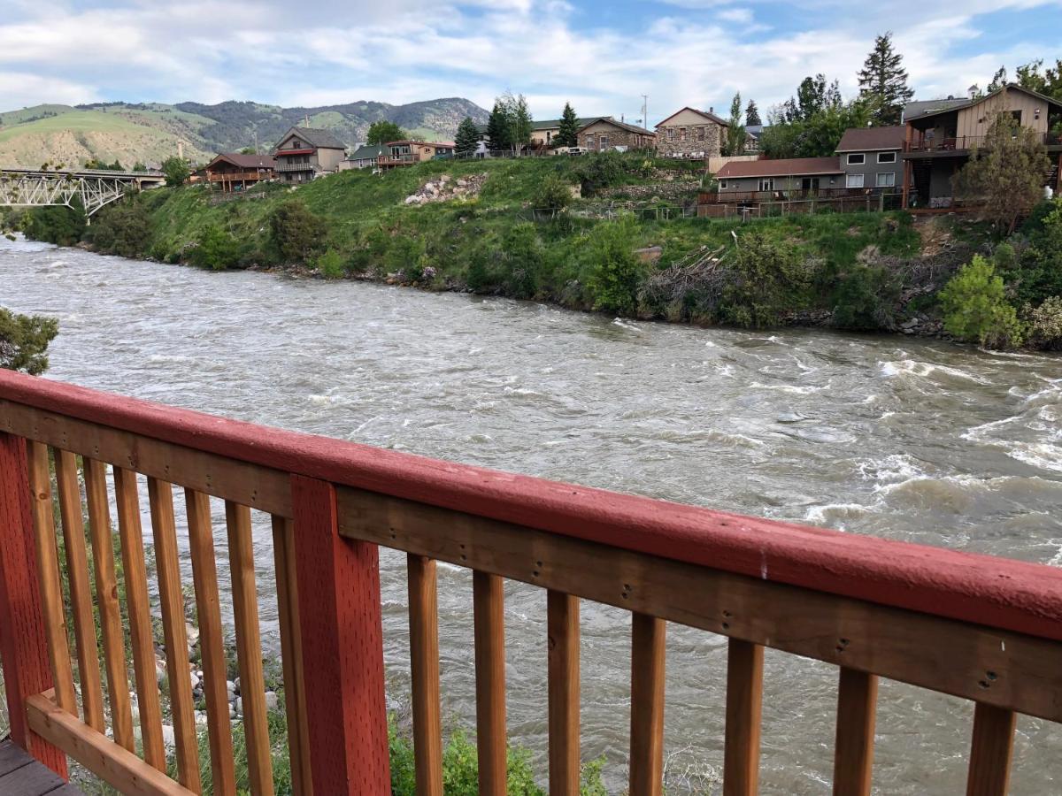 Yellowstone Riverside Cottages Гардинър Екстериор снимка