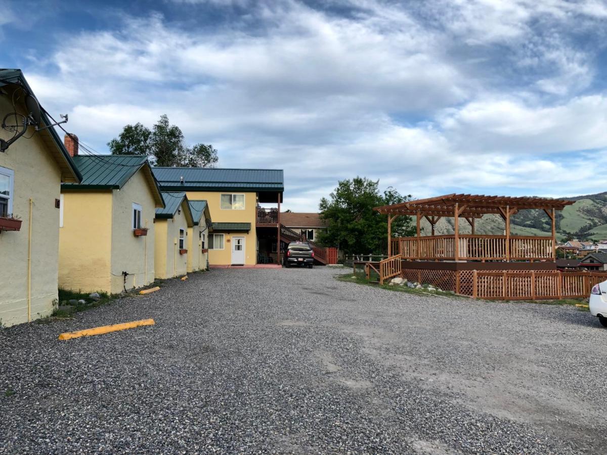 Yellowstone Riverside Cottages Гардинър Екстериор снимка