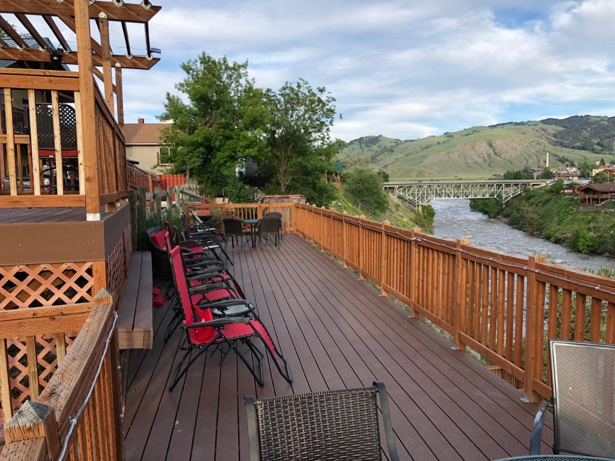 Yellowstone Riverside Cottages Гардинър Екстериор снимка