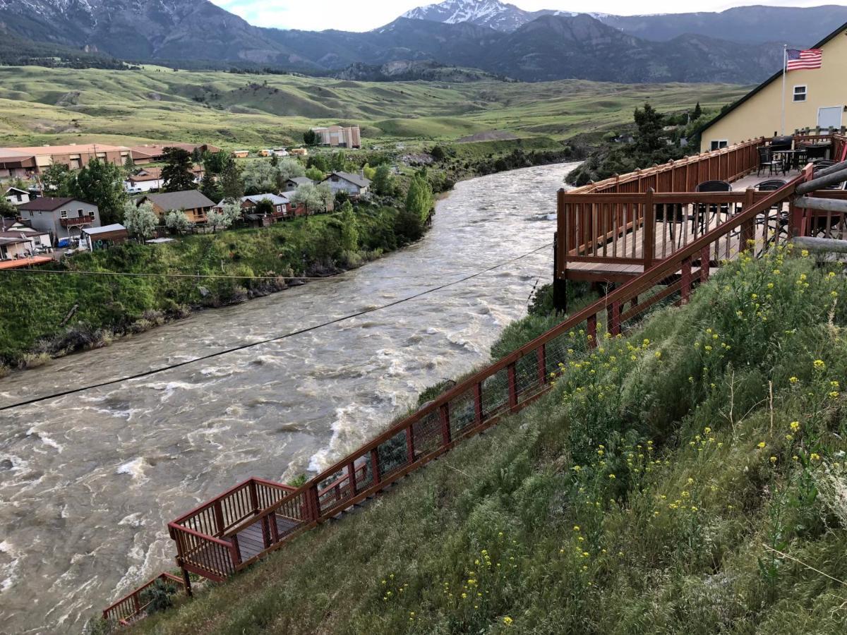 Yellowstone Riverside Cottages Гардинър Екстериор снимка