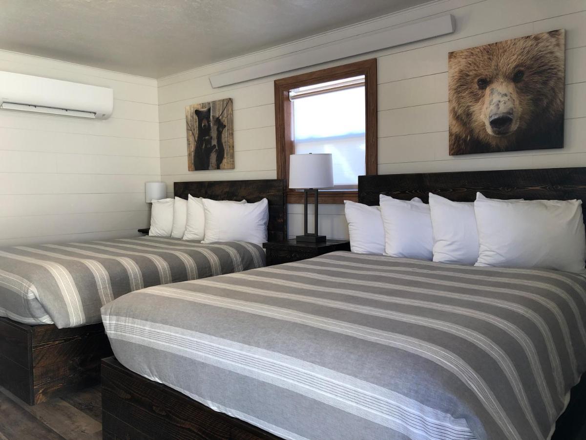 Yellowstone Riverside Cottages Гардинър Екстериор снимка