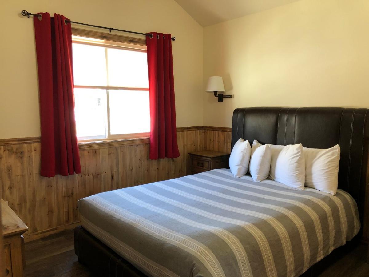 Yellowstone Riverside Cottages Гардинър Екстериор снимка