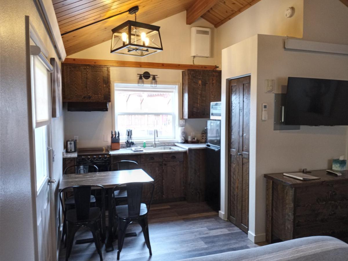 Yellowstone Riverside Cottages Гардинър Екстериор снимка